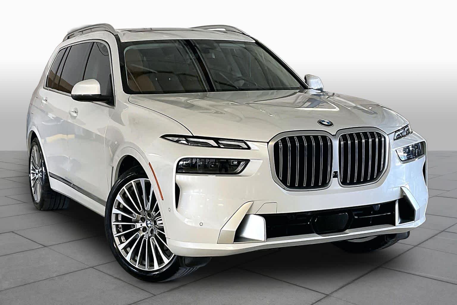 Used 2026 Mineral White Metallic BMW xDrive40i image 2