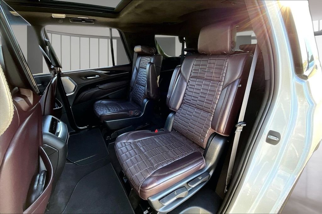 Used 2023 White Cadillac Sport Platinum image 28