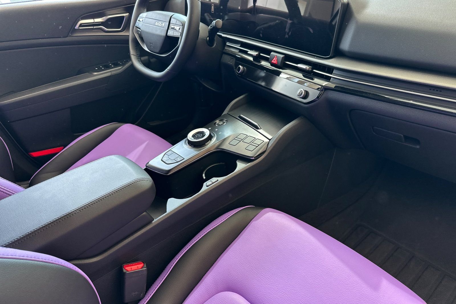 New 2026 Snow White Pearl Kia LX image 12