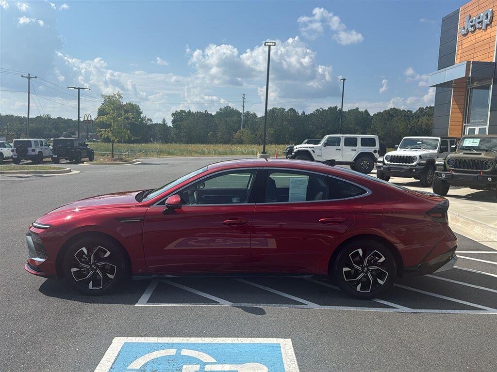 Used 2025 Ultimate red Hyundai SEL image 8