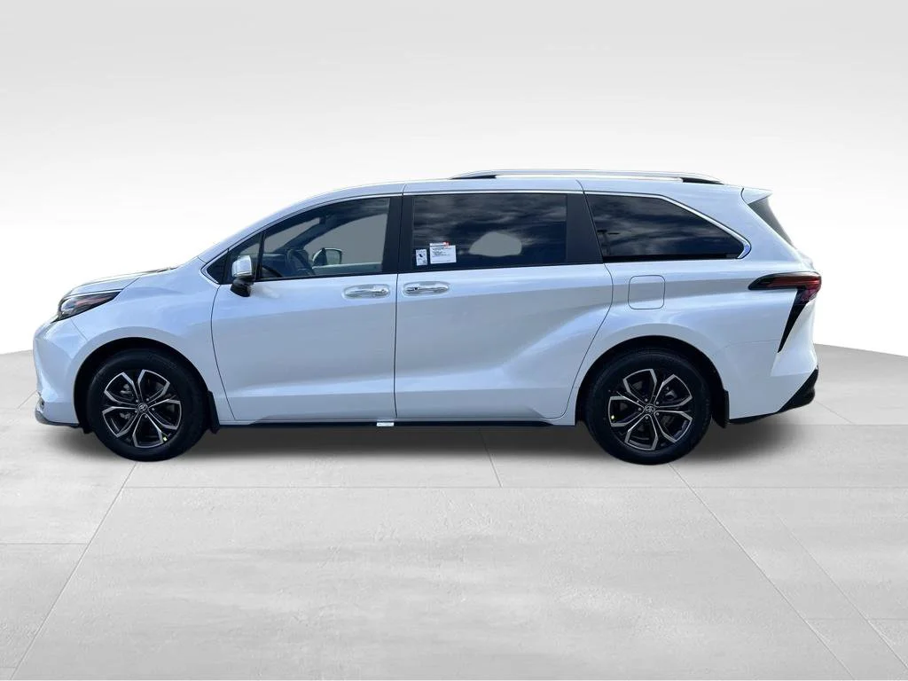 New 2026 Wind Chill Pearl Toyota Platinum image 2