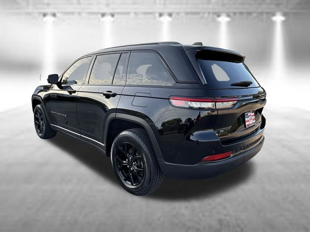 Certified Used 2024 Diamond Black Jeep Altitude image 6