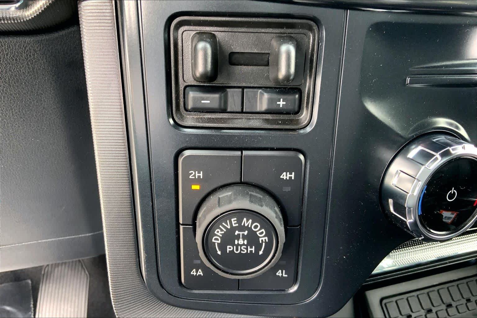 New 2026 Star White Metallic Tri-Coat Ford Platinum® image 16