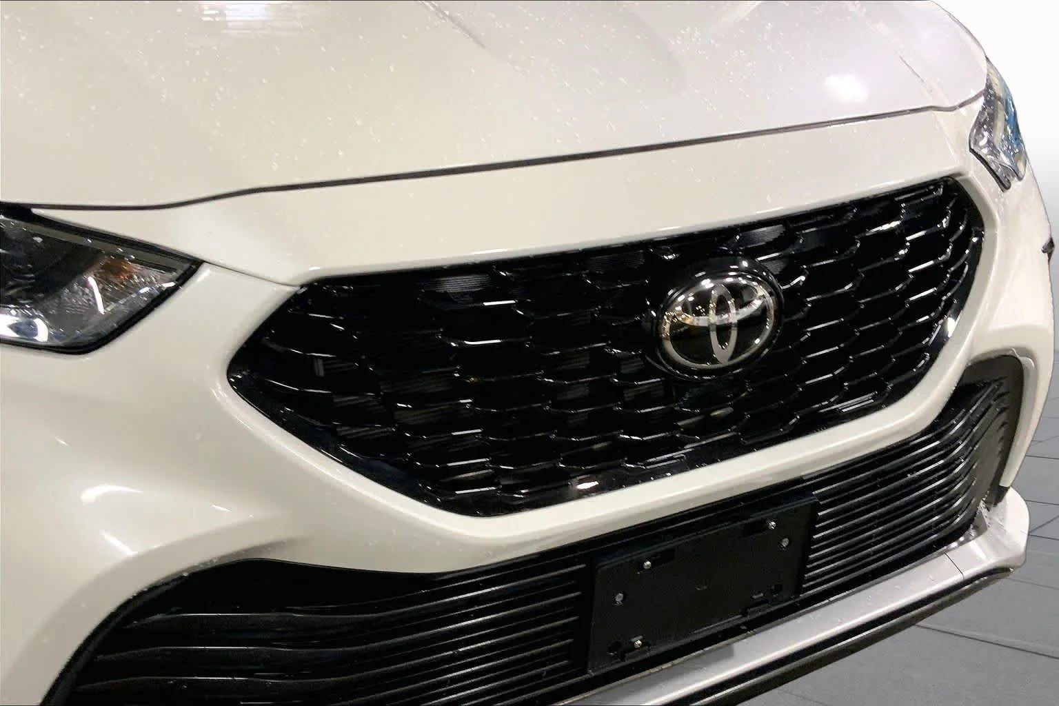 Used 2021 Blizzard Pearl Toyota XSE image 30