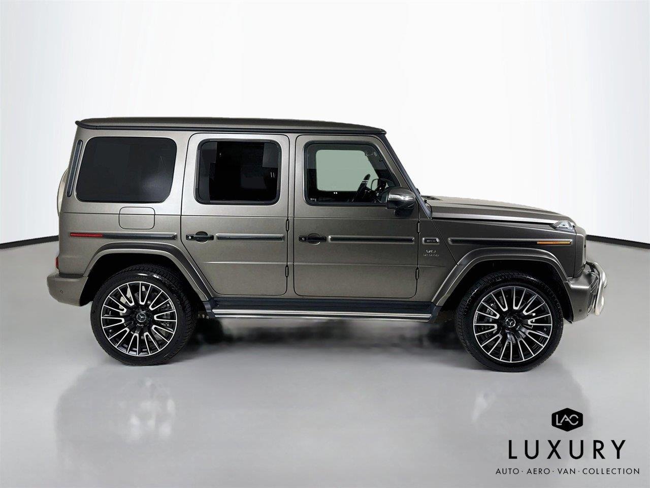 Used 2026 MANUFAKTUR Monza Grey Magno Mercedes-Benz AMG® G 63 | Manu Int Package Plus | Carbon Trim image 4