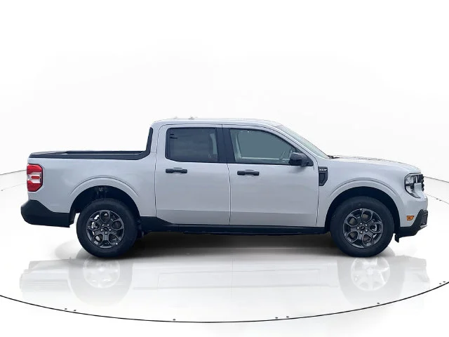 New 2026 White Metallic Ford XLT image 4