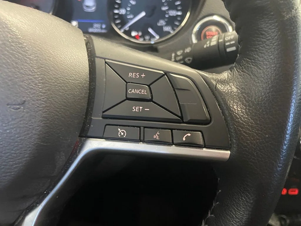 Used 2022 Gray Nissan SV image 14