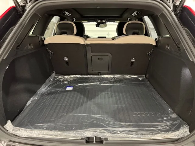 2026 Volvo XC60 Plus - Photo 22