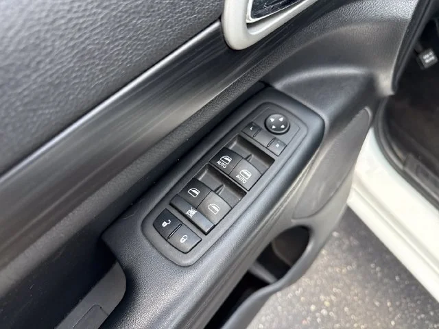 Used 2022 White Jeep Laredo X 4x4 image 13