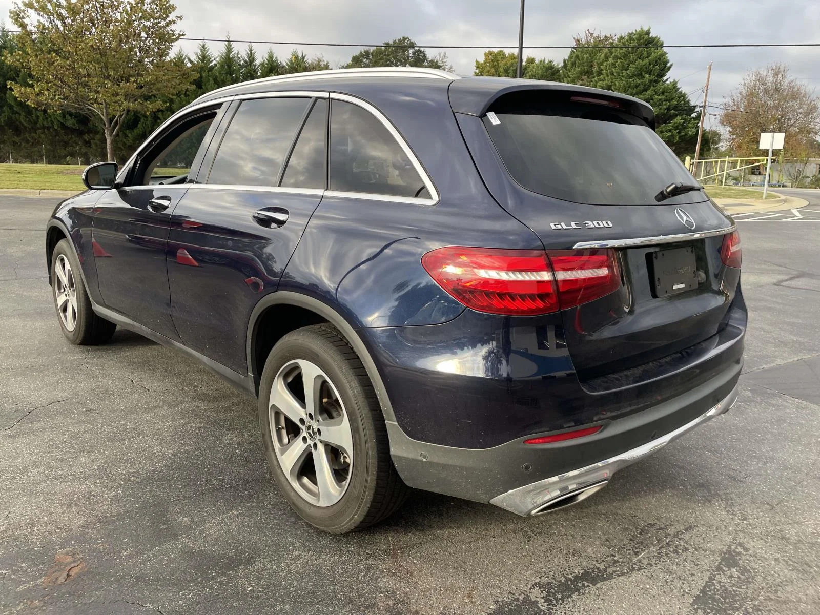 Used 2019 Blue Mercedes-Benz GLC 300 image 4