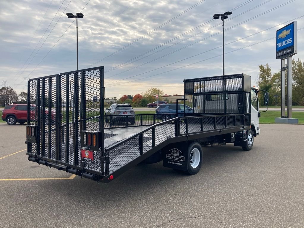 New 2025 Arc White Chevrolet MEDIUM ASH GRAY image 9