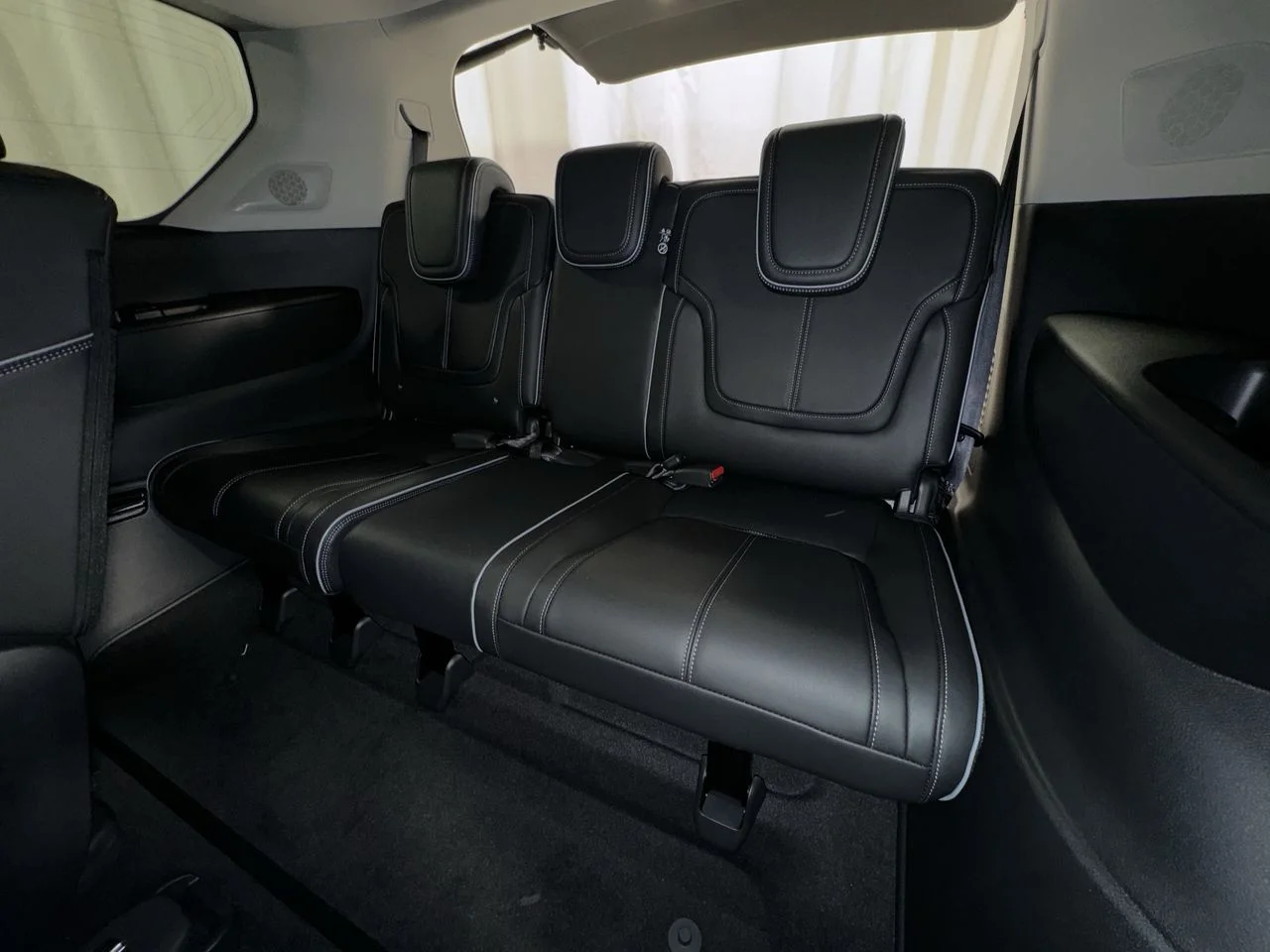 2025 INFINITI QX80 Sensory 4WD - Photo 30