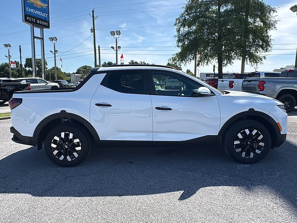 Used 2025 Atlas White Hyundai  image 4