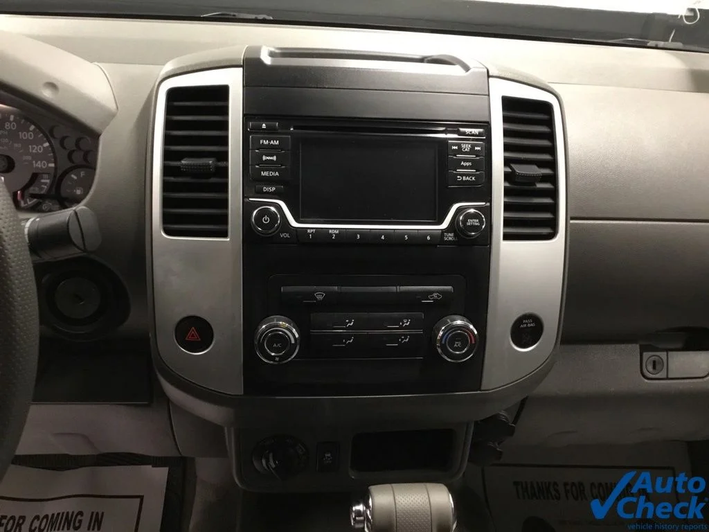 Used 2015 Silver Nissan SV image 48