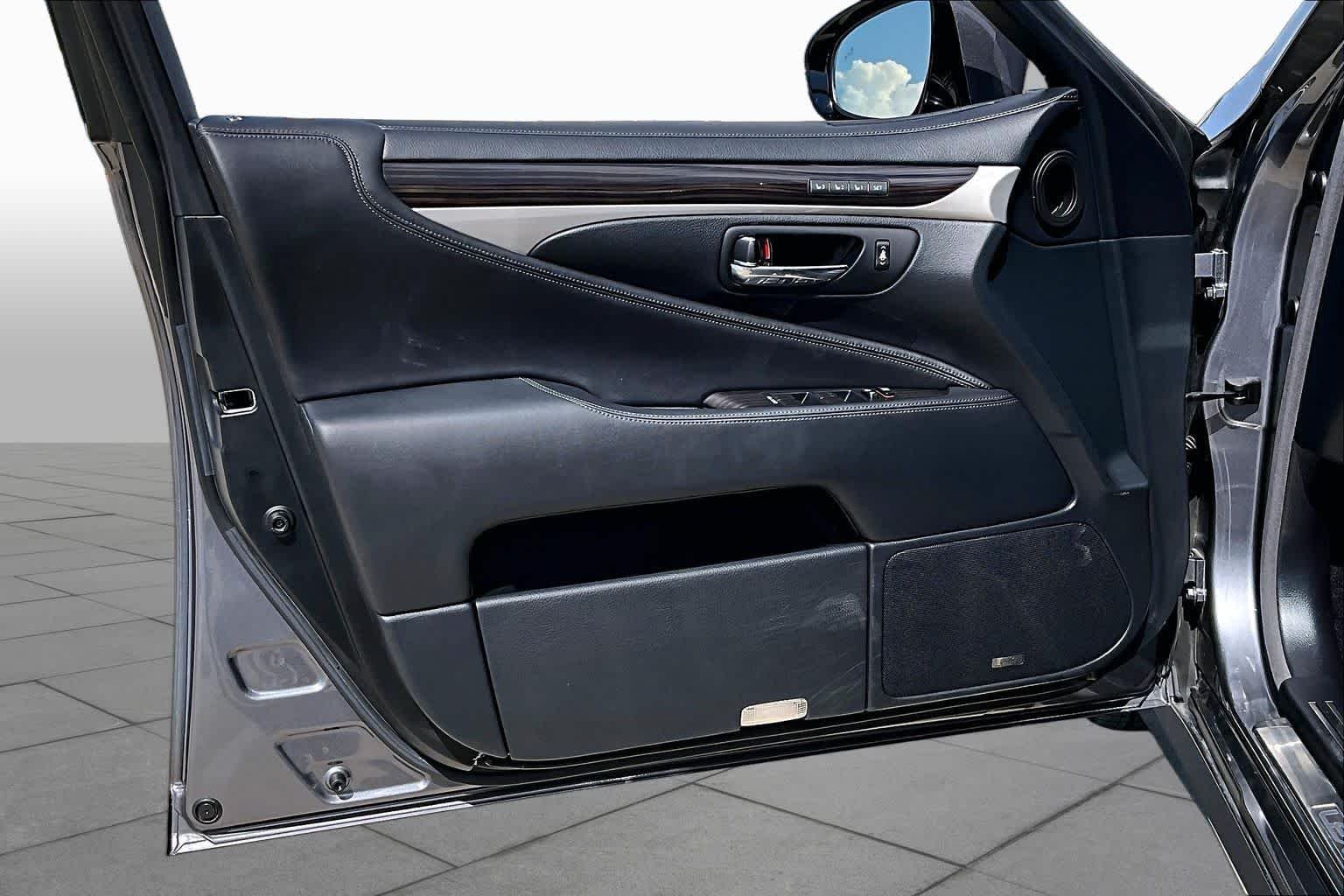 Used 2015 Nebula Gray Pearl Lexus  image 22