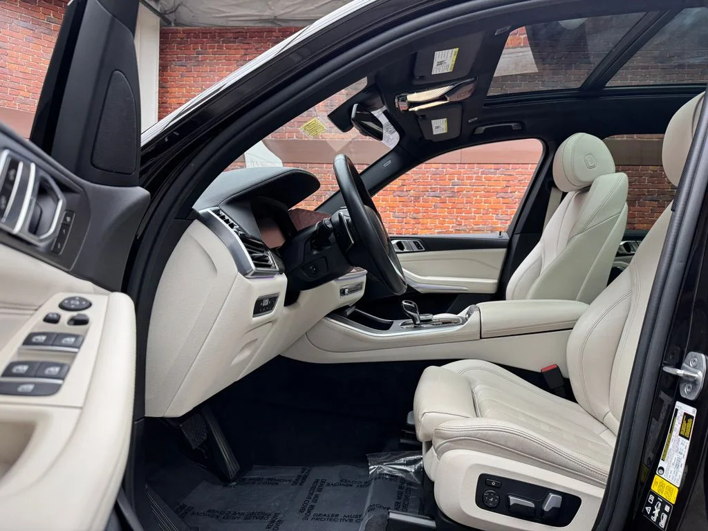 Used 2022 Brown BMW xDrive40i image 22