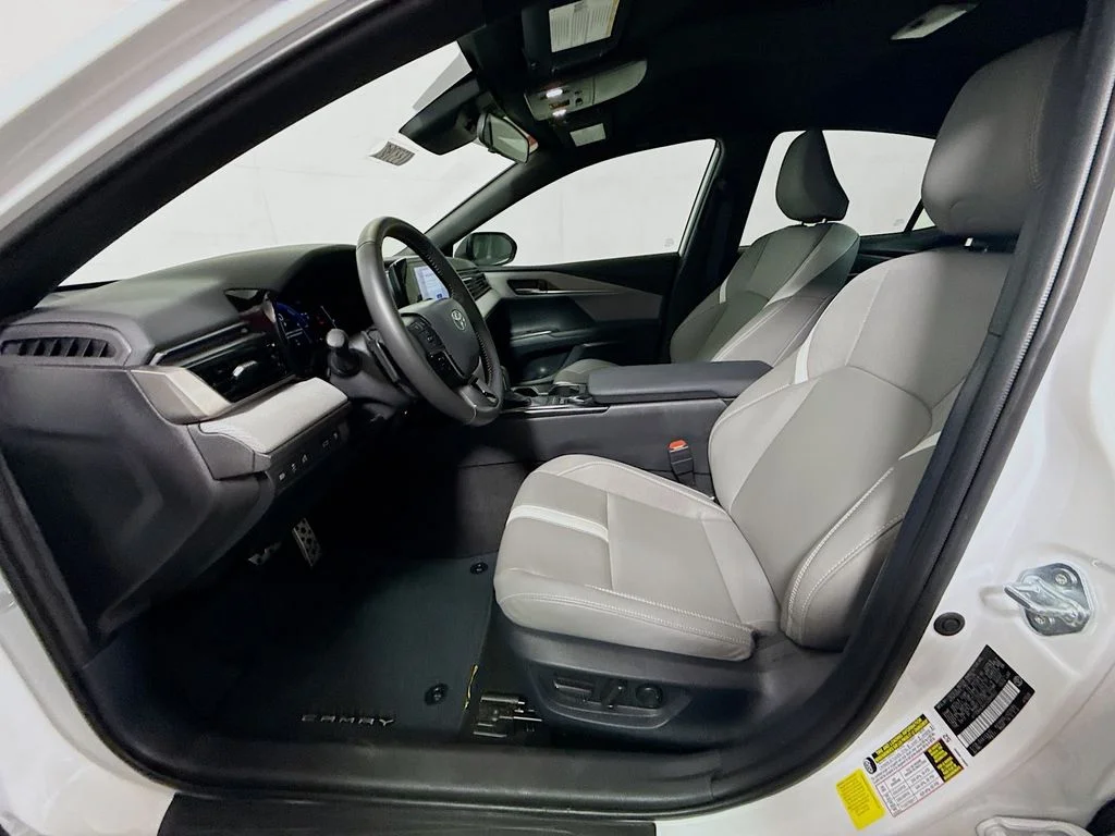 Used 2026 Ice Cap Toyota SE image 21