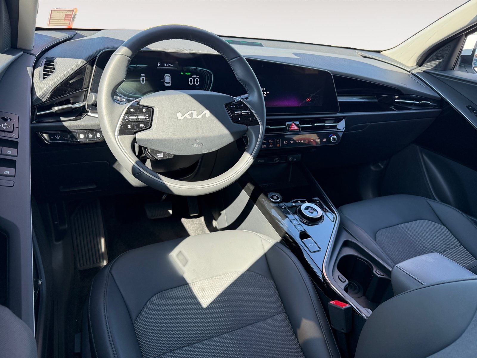 Certified Used 2025 Snow White Pearl Kia EX image 15