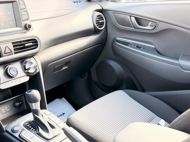 Used 2021 Red Hyundai SE image 10