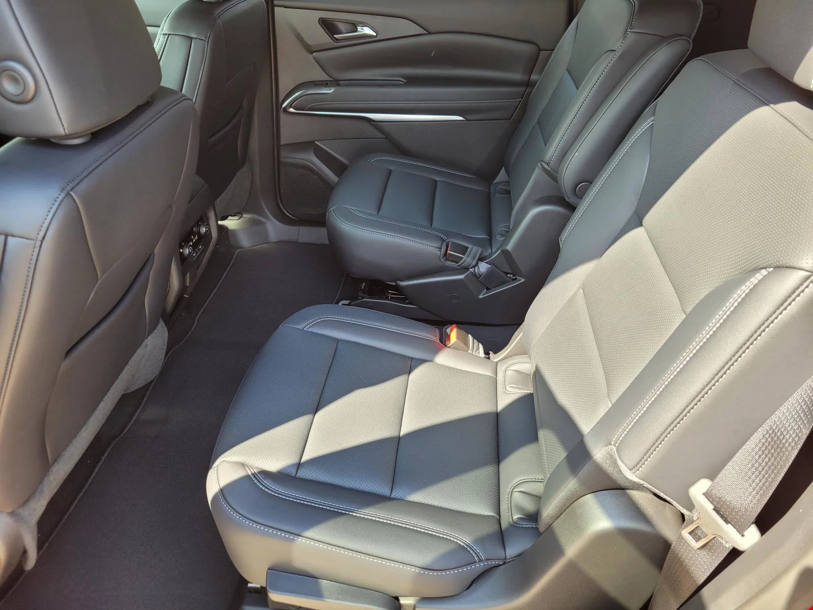 2027 Chevrolet Traverse LT - Photo 11