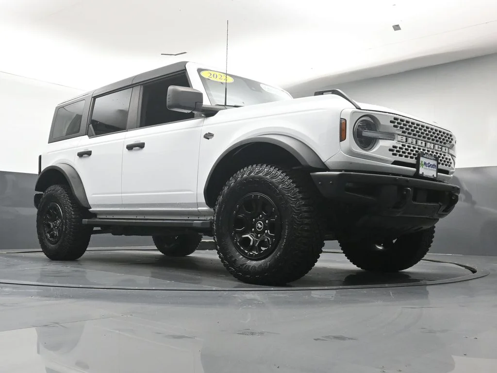 Used 2022 White Ford Base image 26