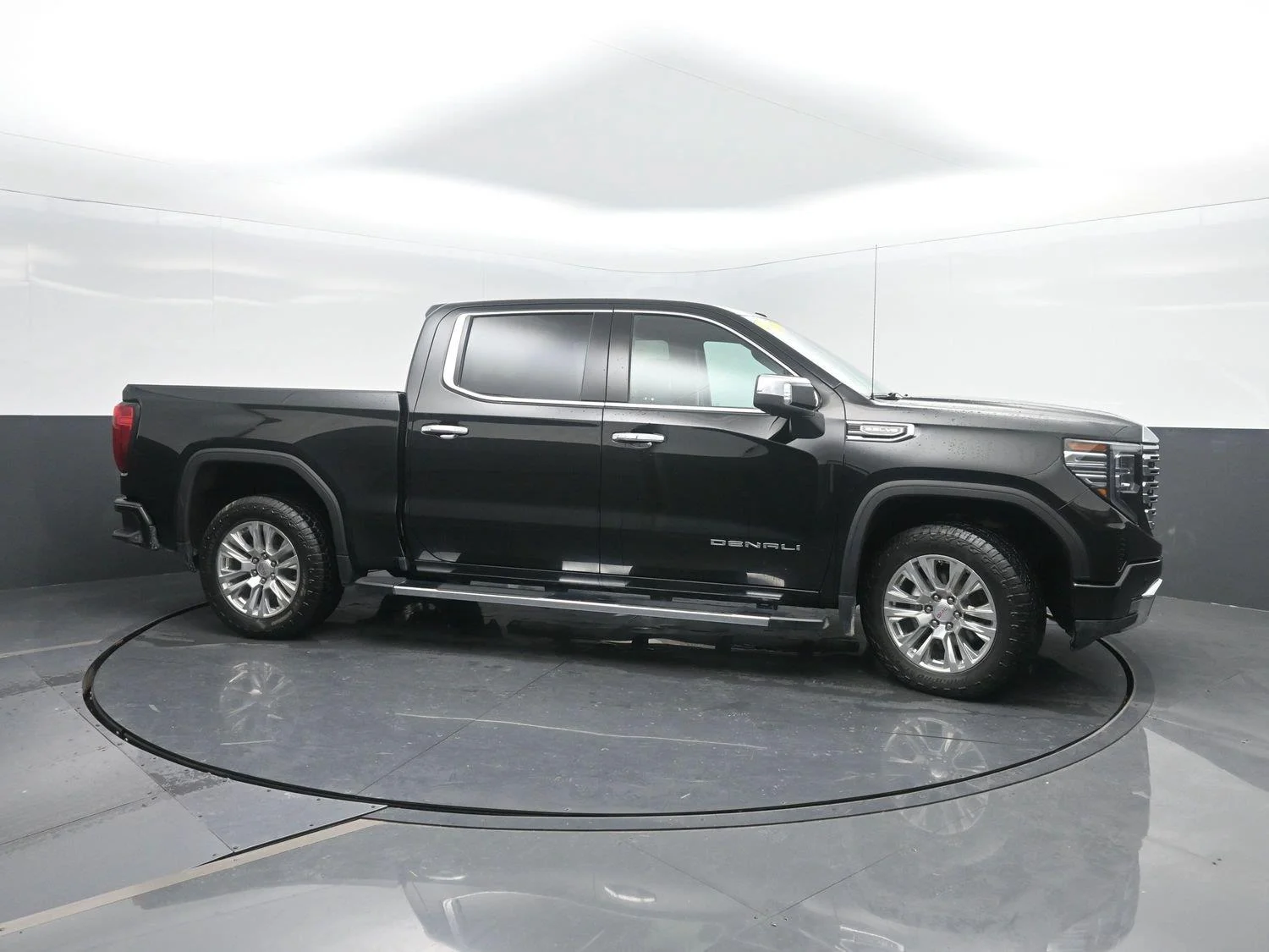 Used 2023 Onyx Black GMC Denali image 3