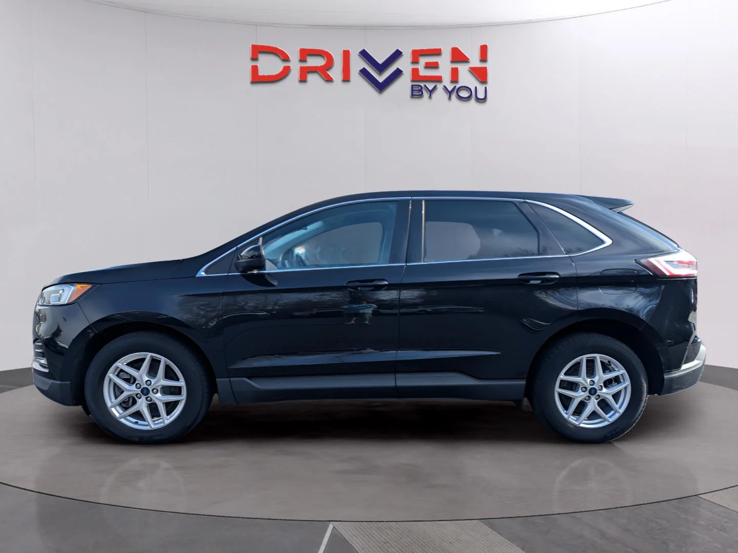 Used 2022 Agate Black Ford SEL image 2