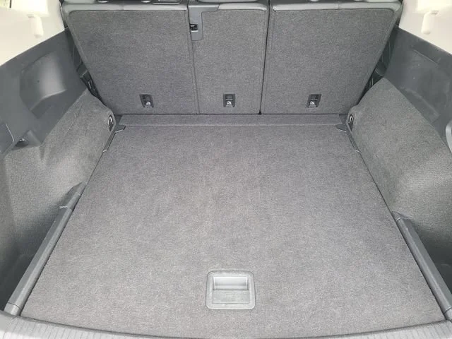 Used 2024 Gray Volkswagen SE image 6