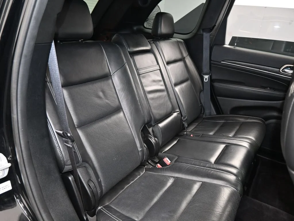 Used 2017 Diamond Black Crystal Pearlcoat Jeep Limited image 39