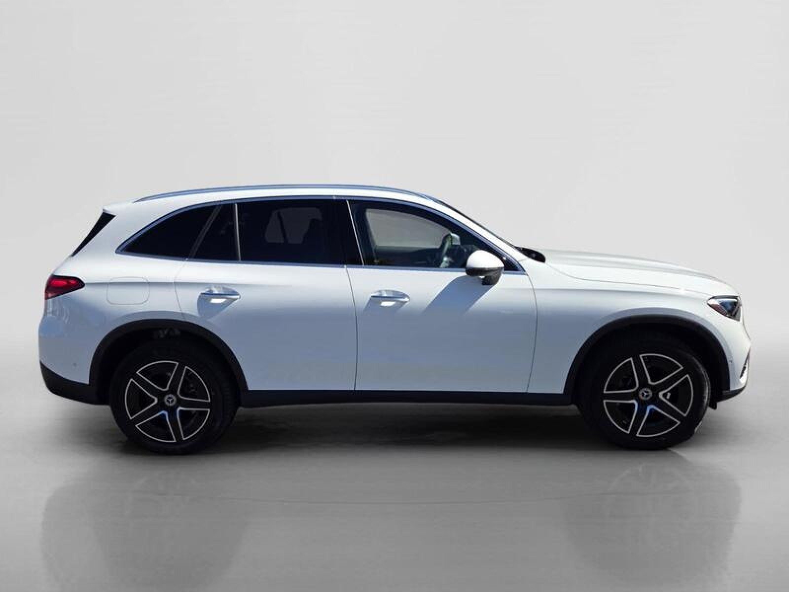 New 2027 Polar White Mercedes-Benz GLC 300 SUV image 6