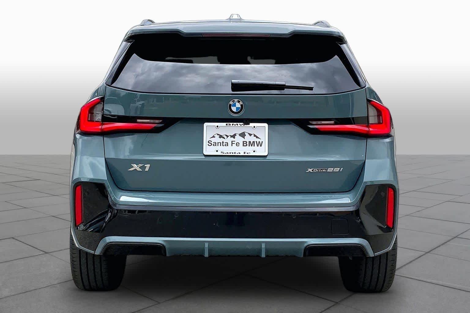New 2026 Cape York Green Metallic BMW xDrive28i image 4