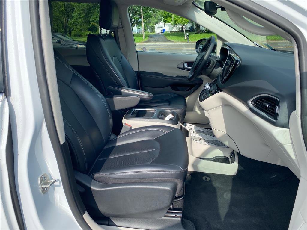 Used 2024 Bright White Clearcoat Chrysler Touring L image 25