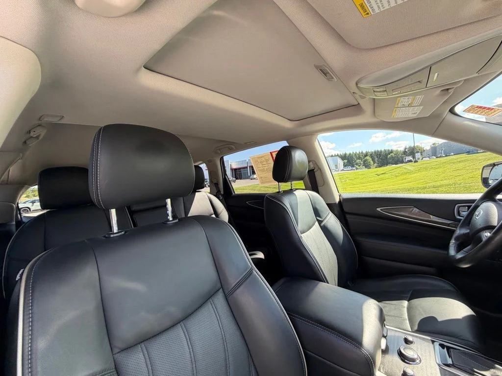 Used 2019 White INFINITI LUXE image 42