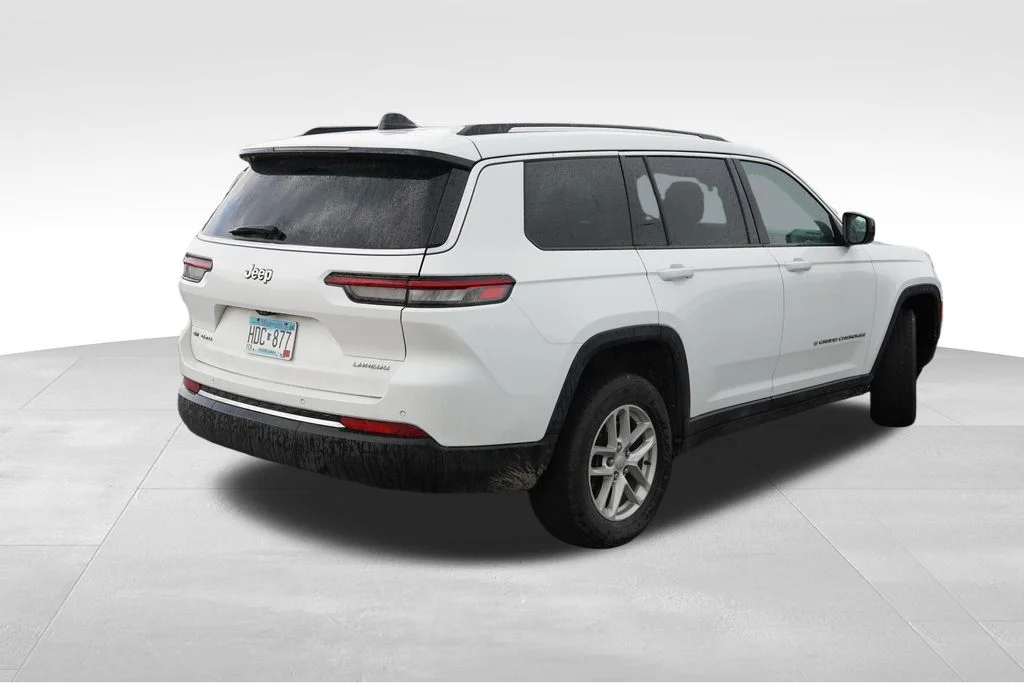 Used 2022 White Jeep Laredo image 3