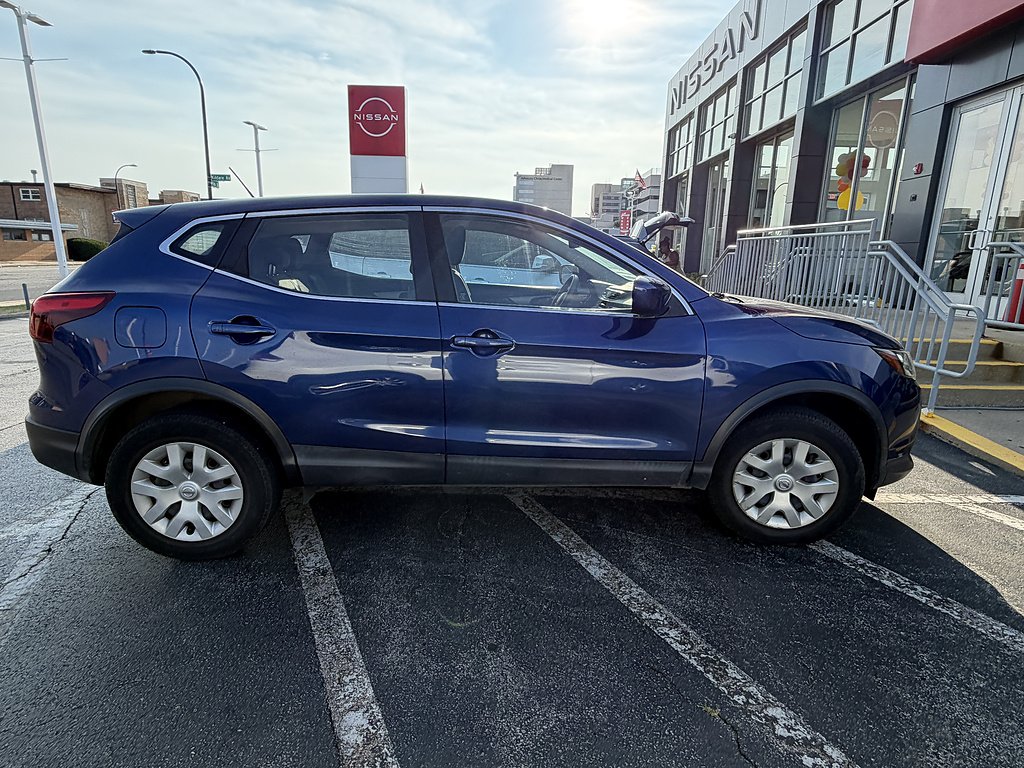 Used 2019 Caspian Blue Metallic Nissan S image 34
