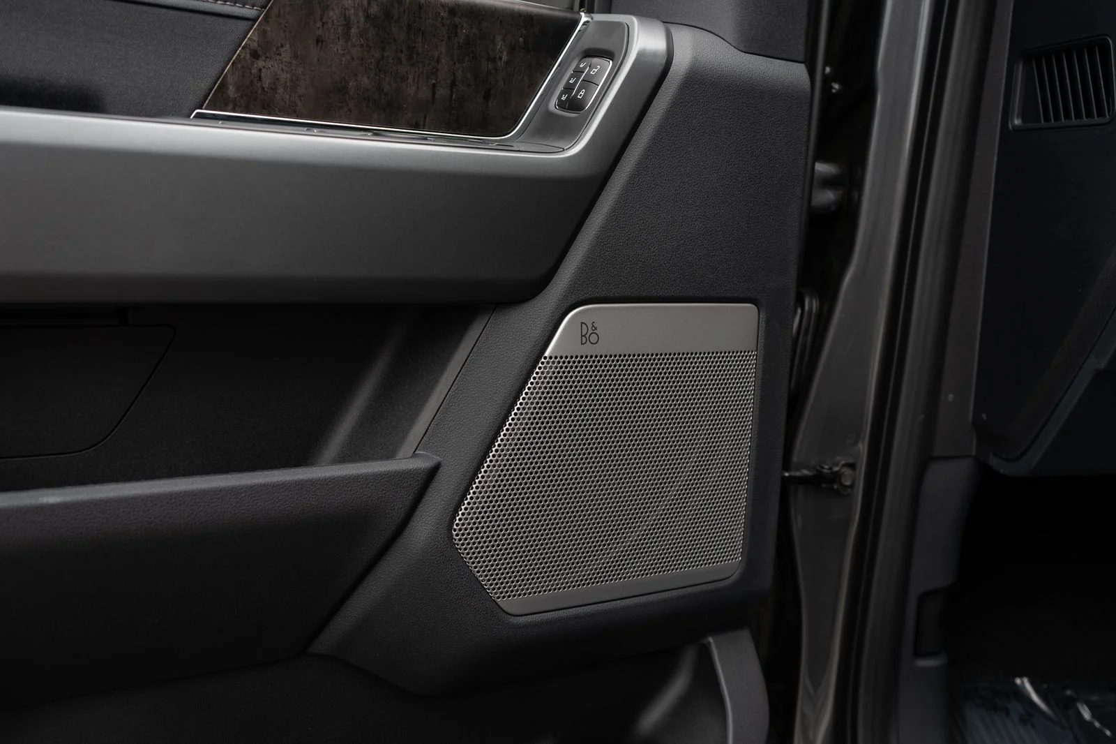 New 2026 Gray Ford Lariat image 33