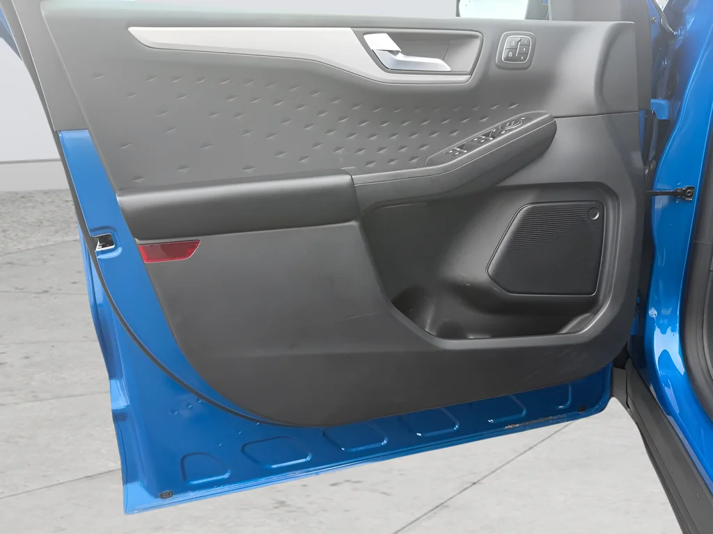 Used 2020 Blue Ford SEL image 9