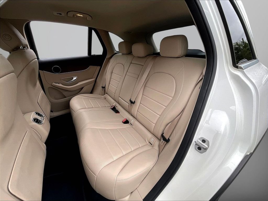 Used 2022 White Mercedes-Benz GLC 300 image 22