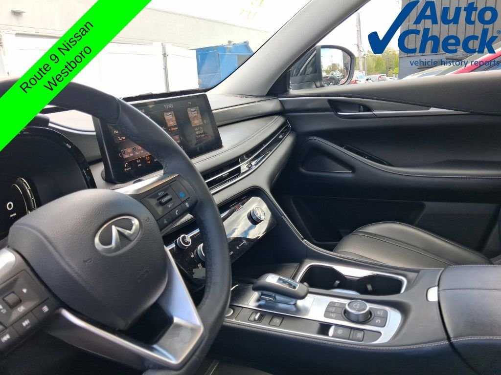 Used 2023 Black INFINITI LUXE image 18