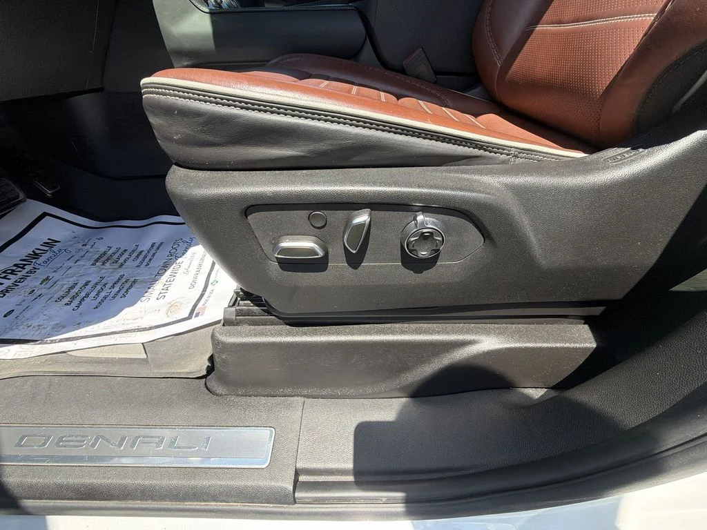 Used 2023 White GMC Denali Ultimate image 18