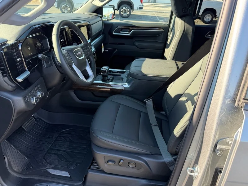 New 2026 Sterling Metallic GMC Elevation image 17