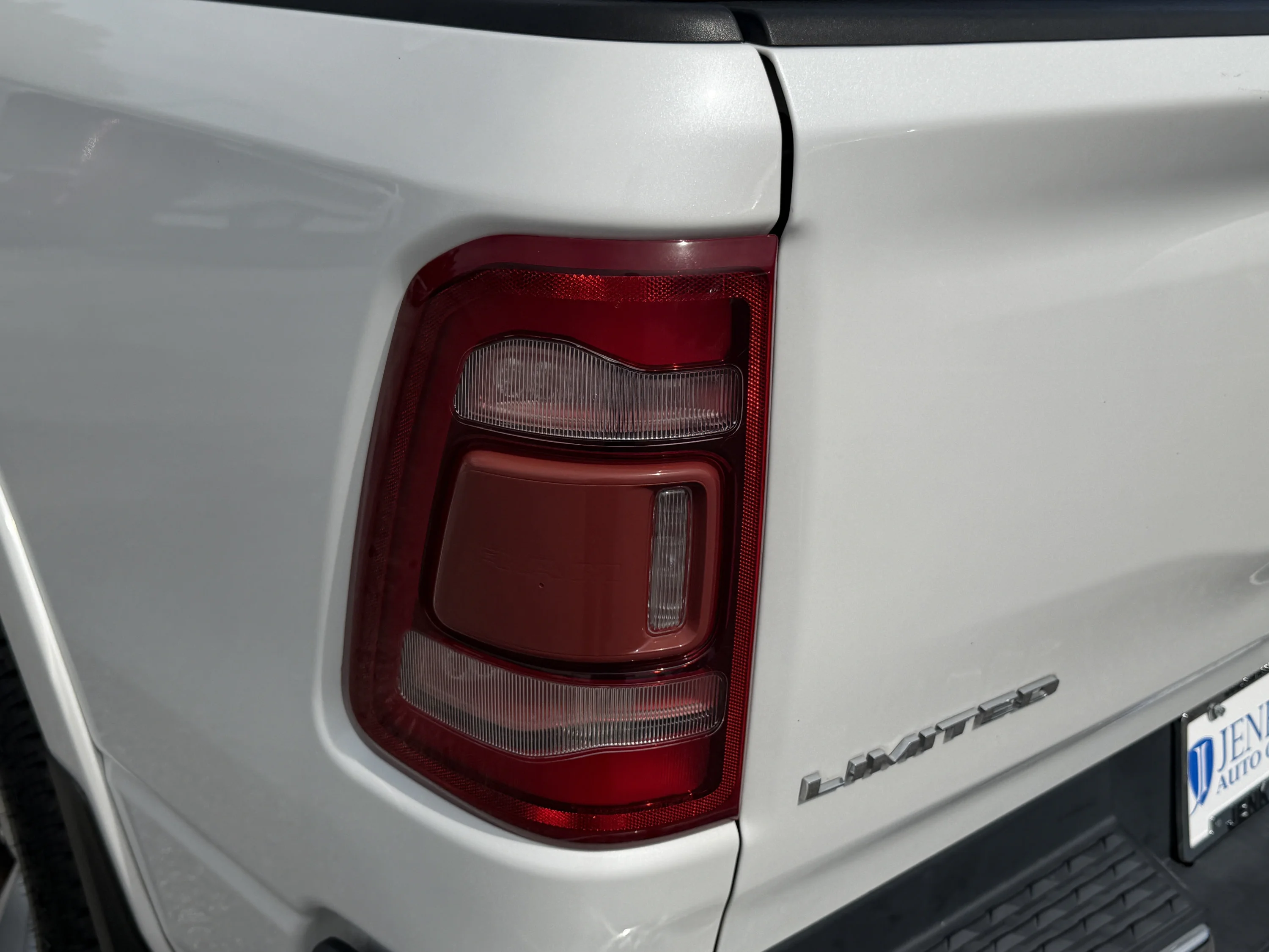 Used 2019 Ivory White Tri-Coat Pearlcoat Ram Limited image 43