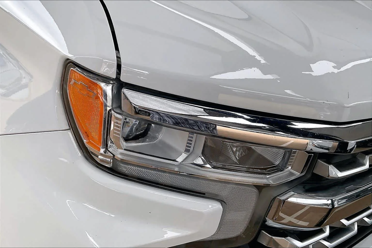 Used 2025 Summit White Chevrolet LTZ image 24