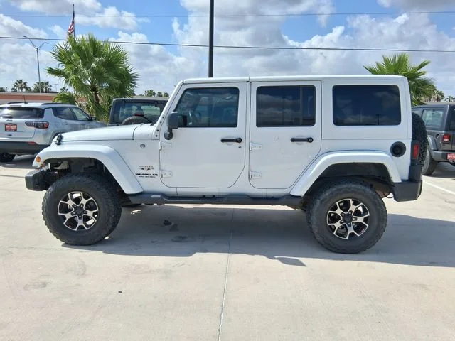 Used 2017 White Jeep Unlimited Sahara image 4