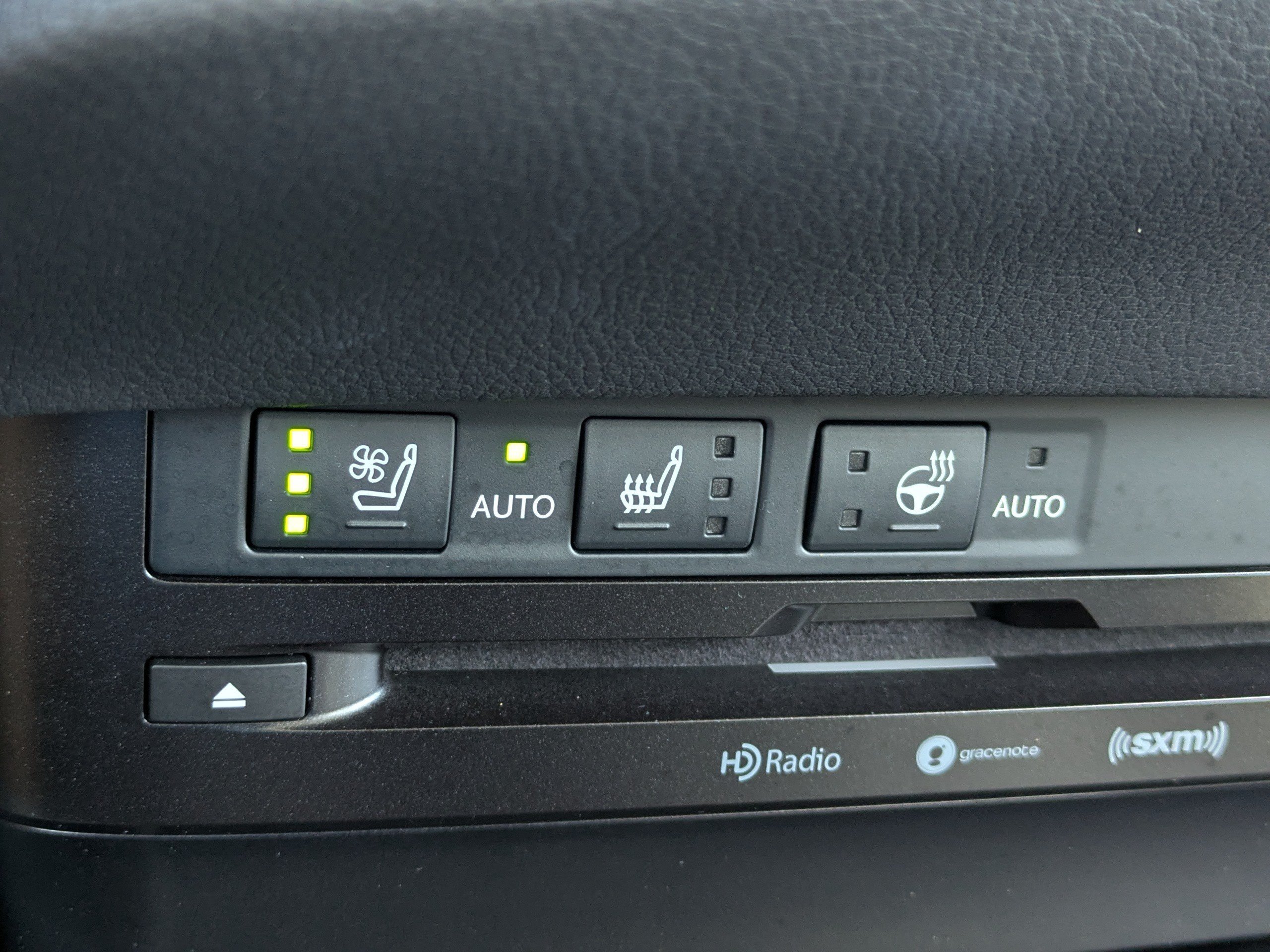 2022 Lexus ES 350 - Photo 23