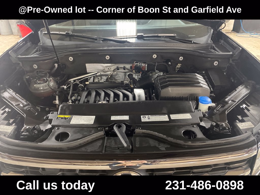 Used 2021 Black Volkswagen 3.6L V6 SE w/Technology image 9