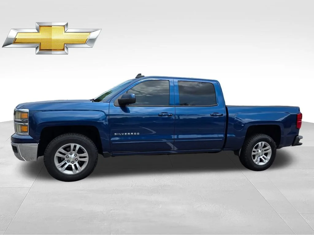 Used 2015 DEEP OCEAN BLUE METALLIC Chevrolet LT image 3
