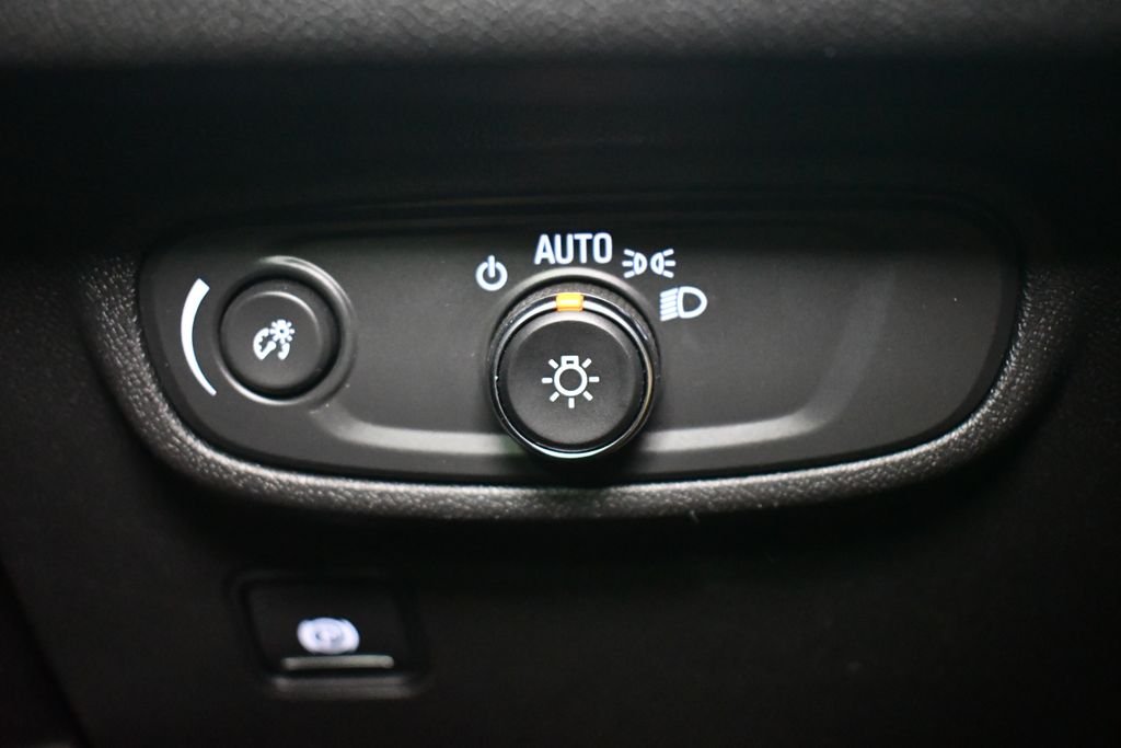 Used 2024 Downpour Metallic GMC SLE image 20
