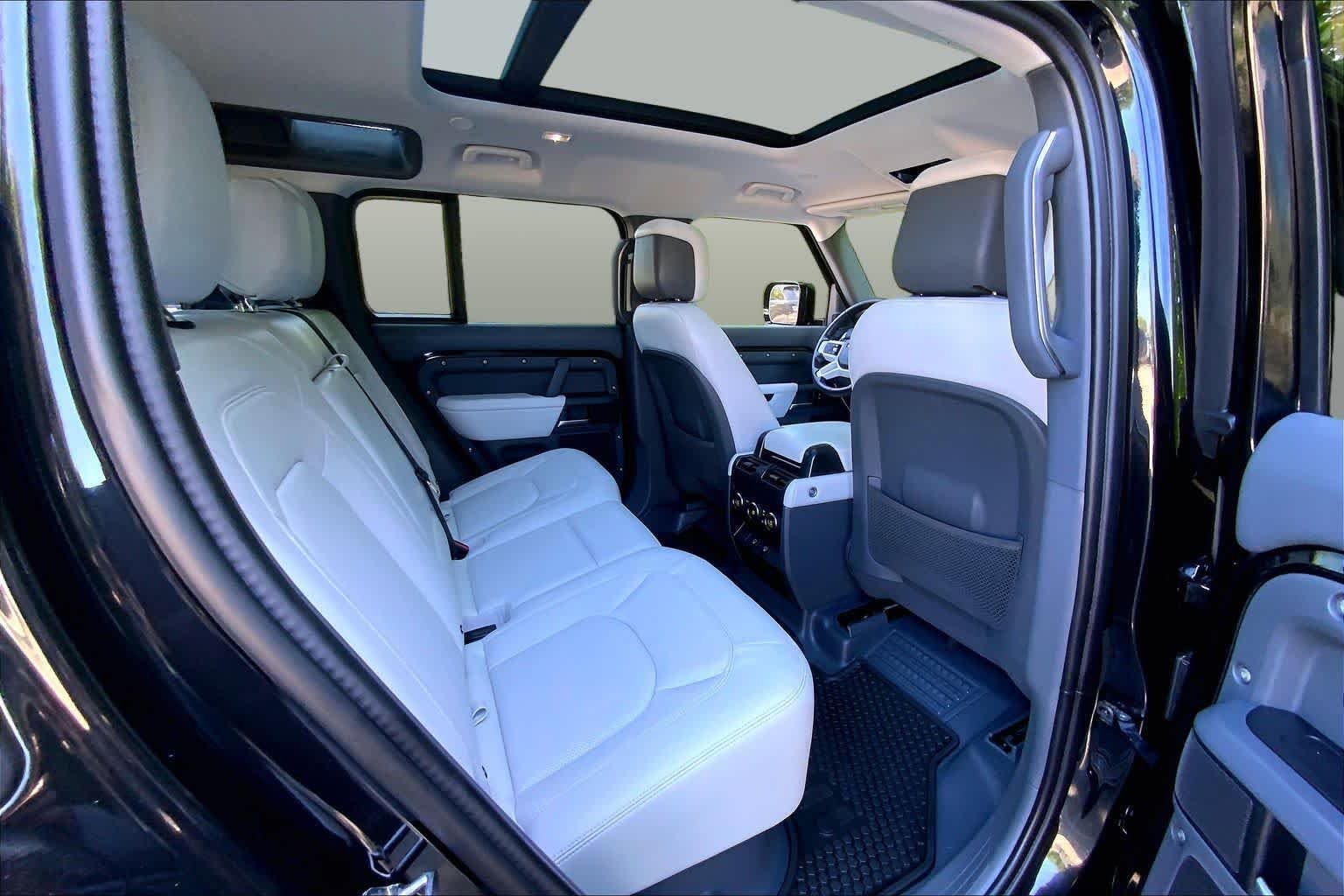 Used 2025 Santorini Black Metallic Land Rover S image 18