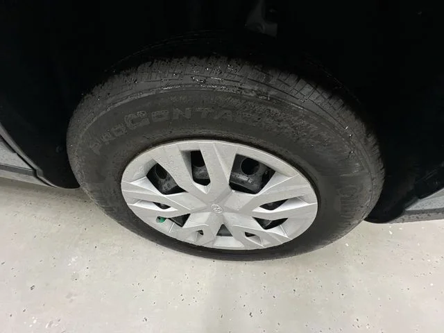 Used 2025  Toyota L image 32